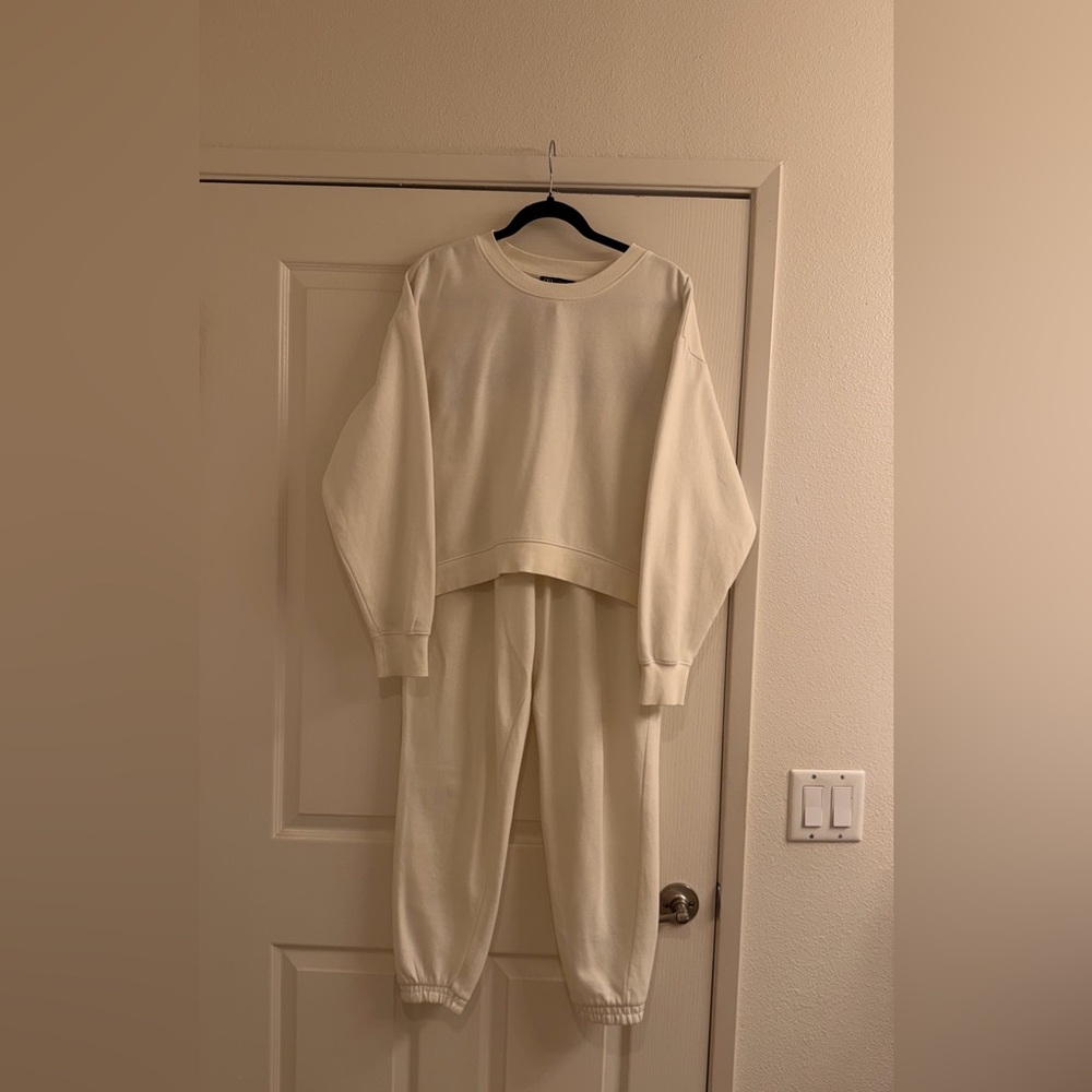 Zara Off-White Set Sweatshirt&Sweatpants